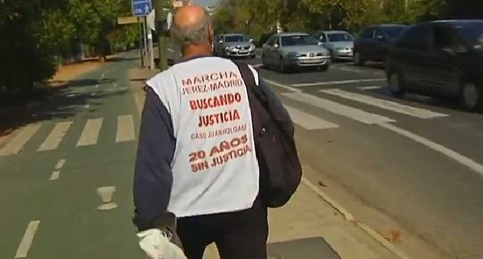 El Padre Coraje pasa por Écija en su recorrido andando hacia el Ministerio de Justicia de Madrid