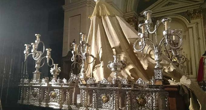 María Santísima de la Alegría en los últimos preparativos para la procesión Magna de Écija