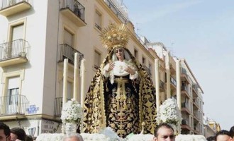 La Virgen de la Victoria de Las Cigarreras de Sevilla estrena un manto del bordador Jesús Rosado de Écija