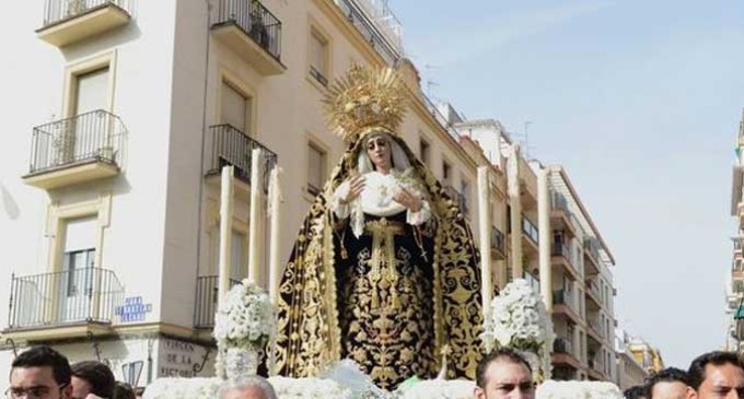 La Virgen de la Victoria de Las Cigarreras de Sevilla estrena un manto del bordador Jesús Rosado de Écija