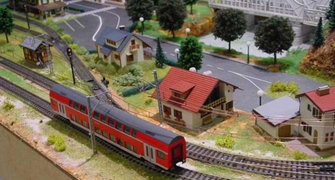 Exposición de Fotografías y Modelismo Ferroviario en el Casino de Artesanos de Écija