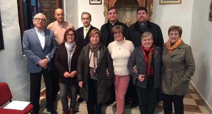 El Consejo de Hermandades de Écija entrega un donativo a Cáritas Parroquiales