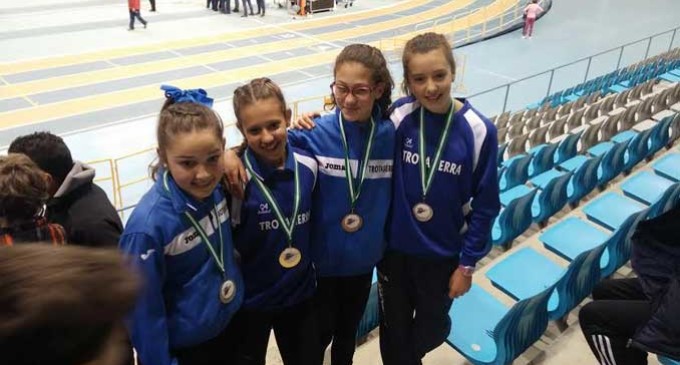 Record de medallas para atletas de Écija en el Campeonato de Andalucía en pista cubierta