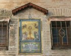 Se restaura el azulejo eucarístico de la torre de Santa María a iniciativa de los Amigos de Écija