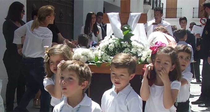 Cerca de trescientos niños participaron en las Cruces de Mayo de Écija en su 35 edición
