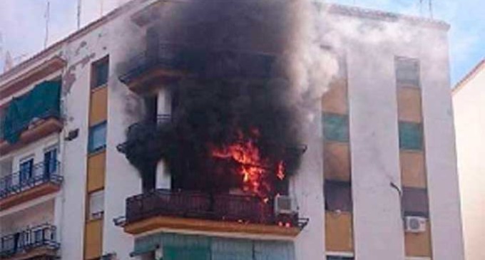 Campaña para recaudar fondos para el entrenador del Écija, Mario Tirado, que perdió su casa en un incendio