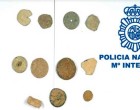 La Policía Nacional entrega al Museo de Écija 18 piezas arqueológicas que habían sido expoliadas ilegalmente.