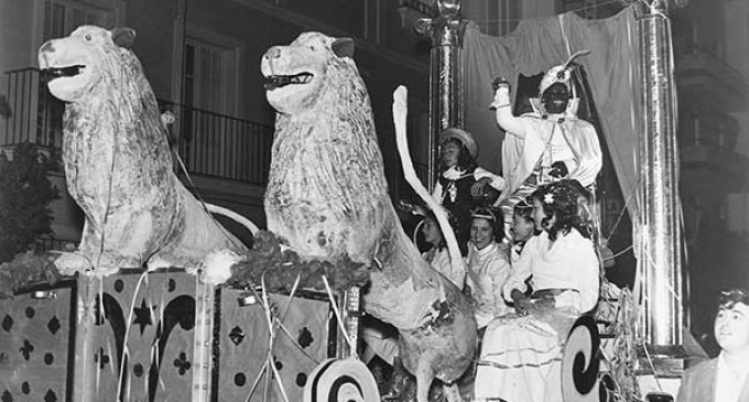 LAS CARROZAS DE REYES MAGOS EN ÉCIJA por Juan Méndez Varo