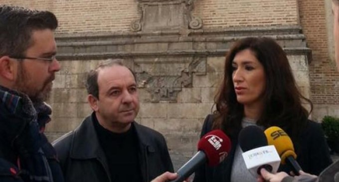 El PP de Écija exige medidas contra los peligrosos desprendimientos de la torre de Santa María