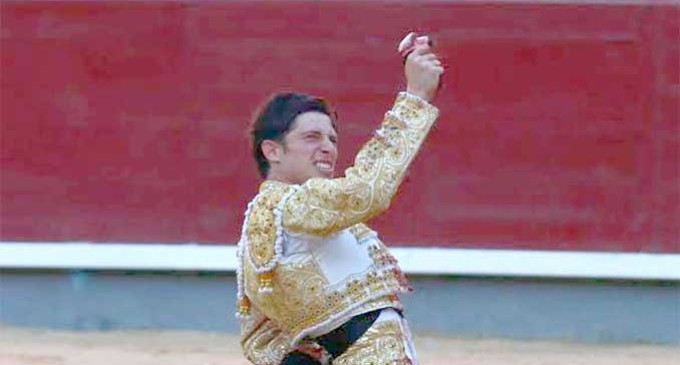 El novillero de Écija, Ángel Jiménez, triunfa en tierras toledanas a pocos días de su alternativa en la Real Maestranza de Sevilla