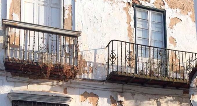 Se aprueba la ordenanza que regula el registro de solares abandonados y edificaciones ruinosas en Écija