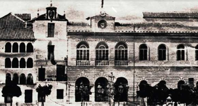 SE CUMPLE 160 AÑOS DE LA COMPRA DE UNA CASA PARA TERMINAR LA FACHADA DEL AYUNTAMIENTO DE ÉCIJA por Juan Méndez Varo