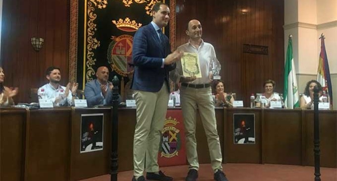 El escritor Juan J. Aguilar de Écija, recoje el primer premio del XXXI Certamen Literario «Álvarez Tendero» de Arjona (Jaén)