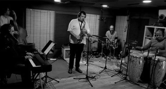 El músico y compositor de Écija, Nacho Botonero nos presenta la grabación de su nuevo trabajo FLOR DEL DESIERTO (video)