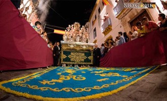 ALFOMBRA DE SAL Y PETALADA A LA SEÑORA DEL VALLE DE ÉCIJA PONEN EL BROCHE A UN DÍA MEMORABLE (fotos Nío Gómez)