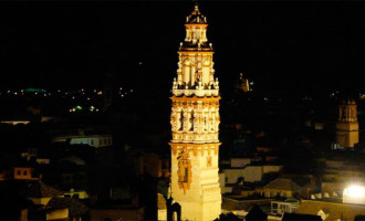 LAS TORRES Y ESPADAÑAS SALPICADAS POR EL CASCO HISTÓRICO DE ÉCIJA CREAN UN PAISAJE ÚNICO QUE DEBEMOS PROTEGER por Juan Méndez Varo