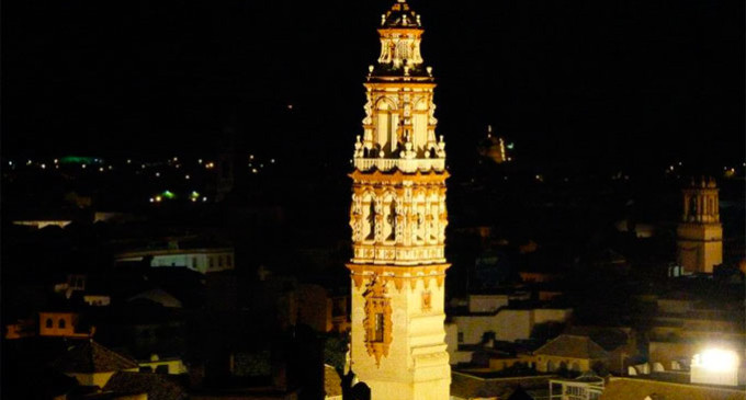 LAS TORRES Y ESPADAÑAS SALPICADAS POR EL CASCO HISTÓRICO DE ÉCIJA CREAN UN PAISAJE ÚNICO QUE DEBEMOS PROTEGER por Juan Méndez Varo