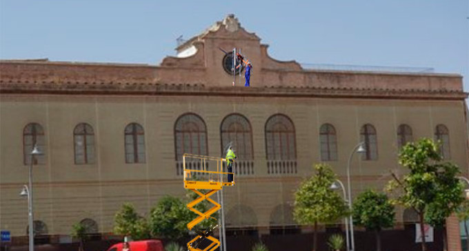 Despues de más de una década, el reloj del Ayuntamiento de Écija dará las campanadas de Fin de Año (inocentada)