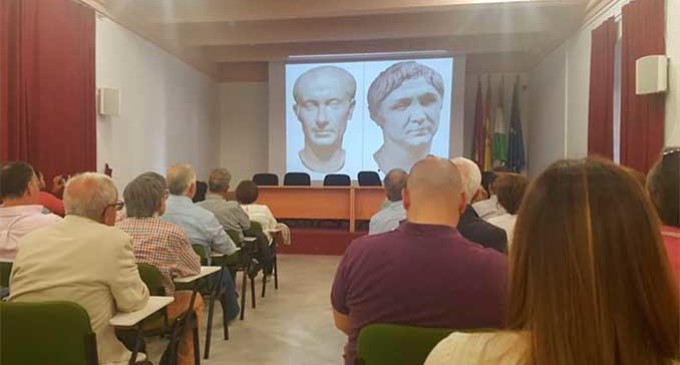 CONFERENCIA SOBRE MUNDA EN OSUNA. EL PROFESOR RAMÓN CORZO, DISERTÓ SOBRE “LOS CAMINOS DE MUNDA” por Francisco J. Fernández-Pro