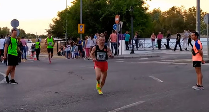 Imágenes de participantes en la Carrera Nocturna de Écija 2019 (video)