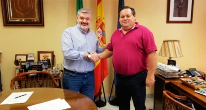 Se firma un convenio de colaboración entre el Ayuntamiento y el Écija Club de Fútbol