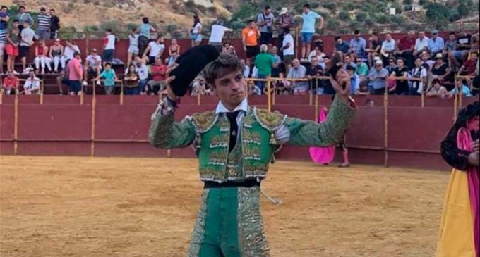 Trofeo de una oreja para el novillero ecijano, González Écija, en tierras jiennense