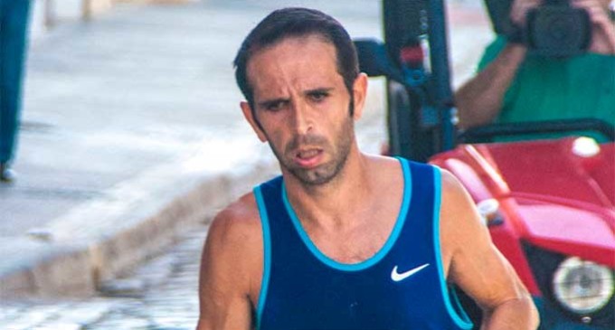 El atleta de Écija, Manuel Rosa, gana la media maraton Marchena-Paradas 2019