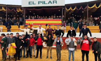 Alumnos de las Escuelas Taurinas de Écija y Córdoba actuaron en la plaza de toros de los Jardines Taurinos del Pilar de la Carlota (audio)