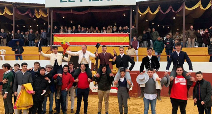 Alumnos de las Escuelas Taurinas de Écija y Córdoba actuaron en la plaza de toros de los Jardines Taurinos del Pilar de la Carlota (audio)