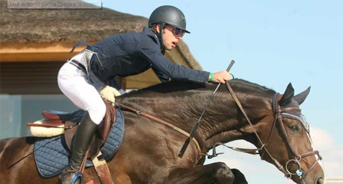 El jinete de Écija, José Antonio García Diana, triunfa en el Pequeño Gran Premio de Pineda