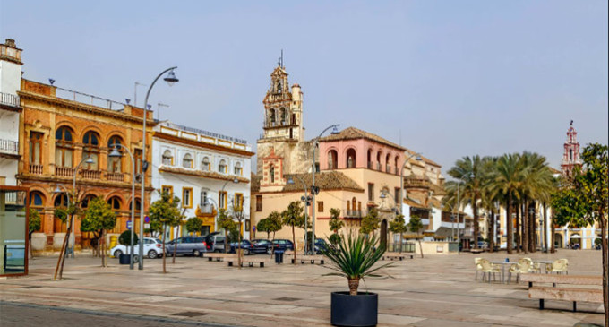 La Plaza de España de Écija se cerrará al tráfico, durante las tardes, a partir del lunes