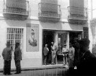 COMERCIOS ANTIGUOS ECIJANOS. CALLE MAS Y PRAT por Juan Méndez Varo