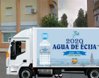 INOCENTADA 2020: Agua Campiña reparte hoy en Écija 20.200 garrafas de agua del grifo especialmente embotellada para compensar a los ciudadanos los gastos ocasionados por el benceno (diseño etiqueta por Cacu)