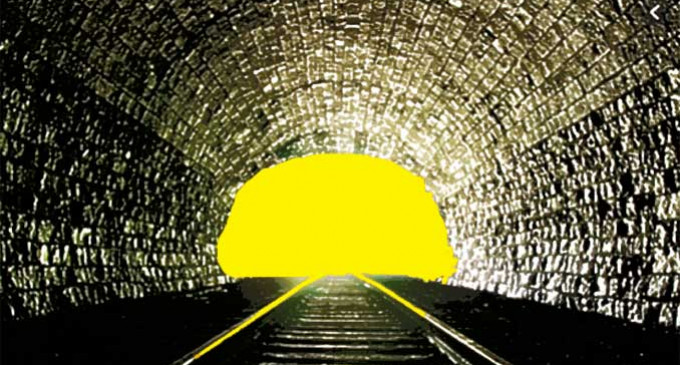 LUZ DETRÁS DEL TÚNEL por Blanca Muñoz Castilla (alumna 1º de Bachillerato)