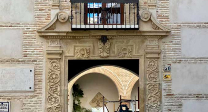 Magnífica restauración de la fachada de la “Casa Palacio de Lasso de la Vega S.XVI-XX” de Écija. (Datos Casa Palacio de Écija Historia)