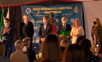 Las Escuelas Profesionales SA.FA. de Écija clausura el curso académico con la entrega de los Premios Azulejo 2020, un Homenaje a los Profesores Jubilados y anuncia los Premios Azulejos 2021 y el Premio Marquesa de Peñaflor 2022