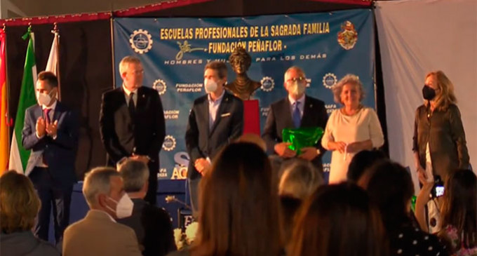 Las Escuelas Profesionales SA.FA. de Écija clausura el curso académico con la entrega de los Premios Azulejo 2020, un Homenaje a los Profesores Jubilados y anuncia los Premios Azulejos 2021 y el Premio Marquesa de Peñaflor 2022