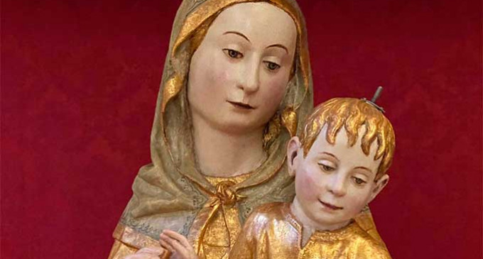 Se presenta la Virgen del Rosario de Écija tras la restauración realizada por María del Valle Rodríguez Lucena