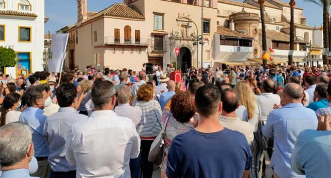 Multitudinaria manifestación en Écija pidiendo al ayuntamiento la apertura de la Plaza de Toros. Comentarios en las redes sociales