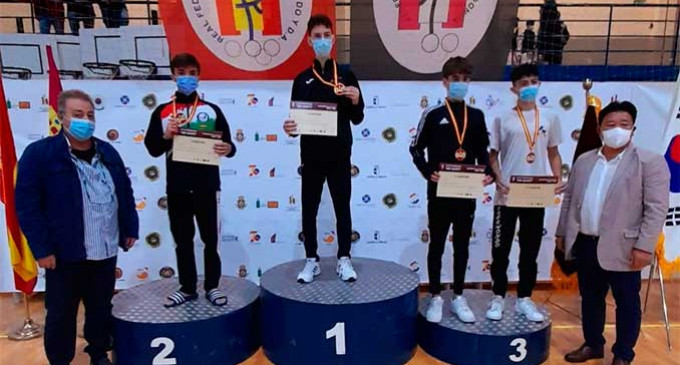 El taekwondista de Écija Miguel Ángel Sotillo Bañuelos, Medalla de Oro en el V Open Internacional Don Quijote, celebrado en Ciudad Real