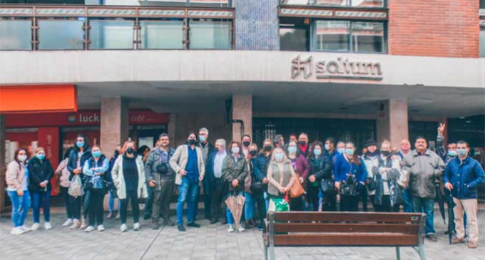 Unidas Podemos (Sevilla) apoya a los vecinos de las 91 Viviendas Sociales de Écija a las puertas del bufete de abogados del fondo buitre