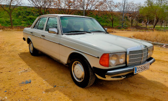 SE HA VENDIDO EN ÉCIJA UN MERCEDES 300 D DEL AÑO 1980 – VEHÍCULO QUE APARECE EN UN VIDEOCLIP MUSICAL Y TIENE RAÍCES TAURINAS