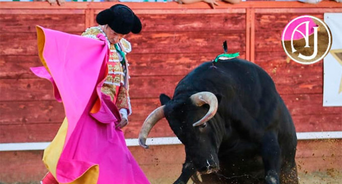 La prensa nacional taurina refleja la buena actuación del torero de Écija, Ángel Jiménez, en la corrida de Santa Olalla