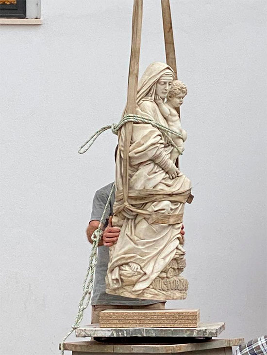 escultura-virgen-victoria