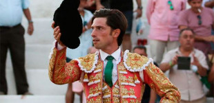 El torero de Écija, Ángel Jiménez, termina la temporada sumando un nuevo triunfo