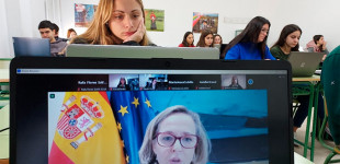 Alumnas de Bachillerato de las Escuelas Profesionales SA.FA. de Écija han entrevistado a la Ministra de Economía, Nadia Calviño (Tweet de la ministra)