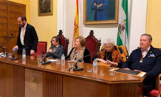 Presentación en Écija del libro de Concha Ortega “Ecos espirituales”. Poemas de toda una vida (información: Marta Tejada, alumna 1º Bachillerato)