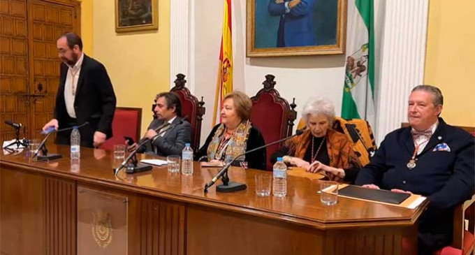 Presentación en Écija del libro de Concha Ortega “Ecos espirituales”. Poemas de toda una vida (información: Marta Tejada, alumna 1º Bachillerato)