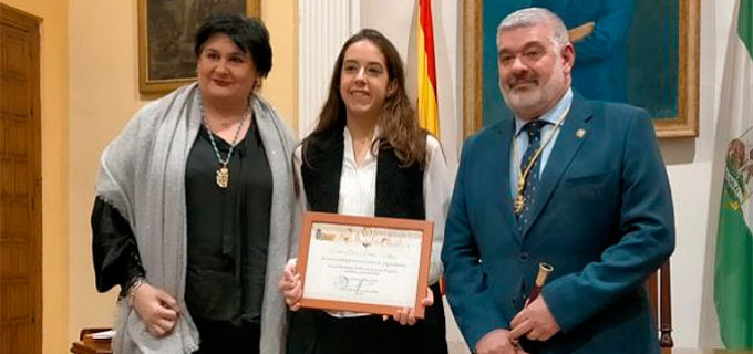 María Muñoz Ibáñez, Premio a la Excelencia Humana y Académica 2022, fue distinguida por el Ayuntamiento de Écija