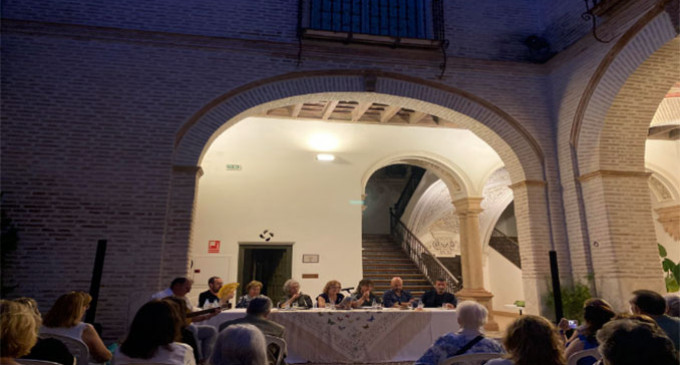 LA ASOCIACIÓN DE MUJERES ZULAIJA CELEBRÓ EN ÉCIJA EL RECITAL POÉTICO «EL SENTIR DE LA PALABRA» (Comentario: Paula Tirado Carmona, alumna de 1º de Bachillerato) – AUDIO